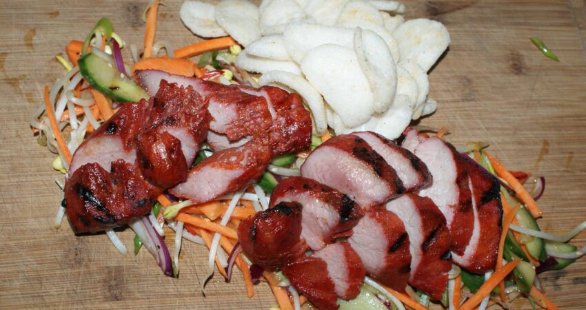 Varkenshaas recept, Red pork-style. met thaise salade - BBQuality