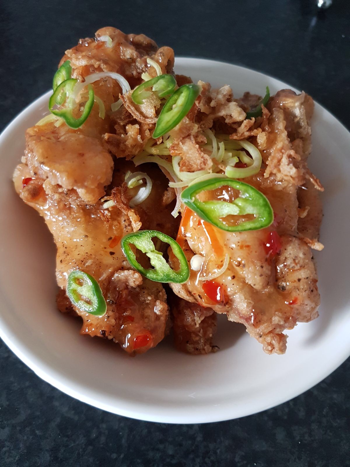 Gefrituurde drumsticks met chilisaus BBQuality