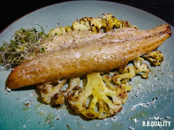 Zeebaarsfilet recept rookplank gegrilde bloemkool | BBQuality