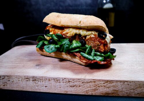 Italian meatball sub recept met crispy mortedella rundergehakt | BBQuality