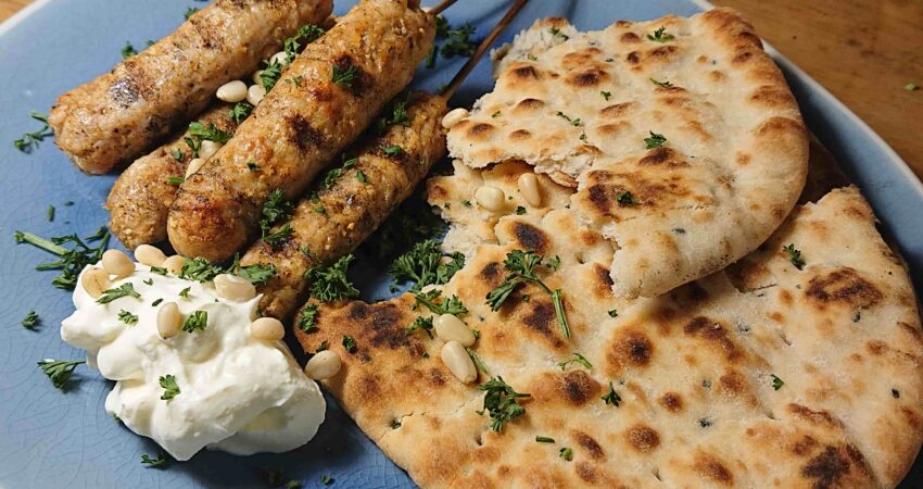 Kip kebab recept met naanbrood en lichte knoflook dip | BBQuality