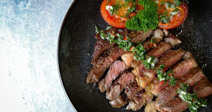 Ribeye uit de pan met chimichurri recept | BBQuality