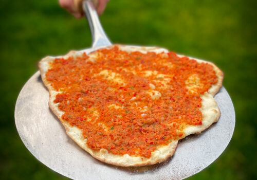 Turkse pizza met kalfsgehakt recept | BBQuality