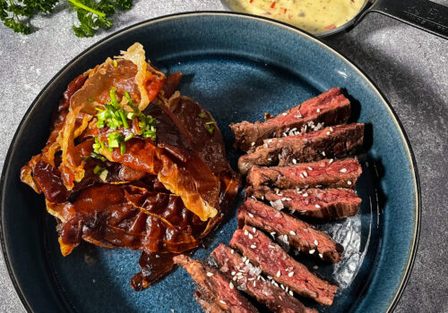 Inside skirt steak, crispy Parma & cheese dip recept | BBQuality