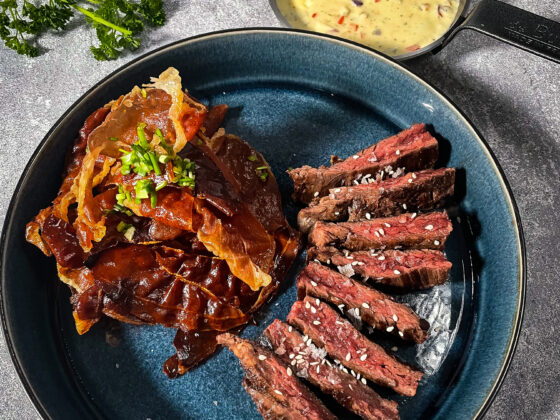 Inside skirt steak, crispy Parma & cheese dip recept | BBQuality