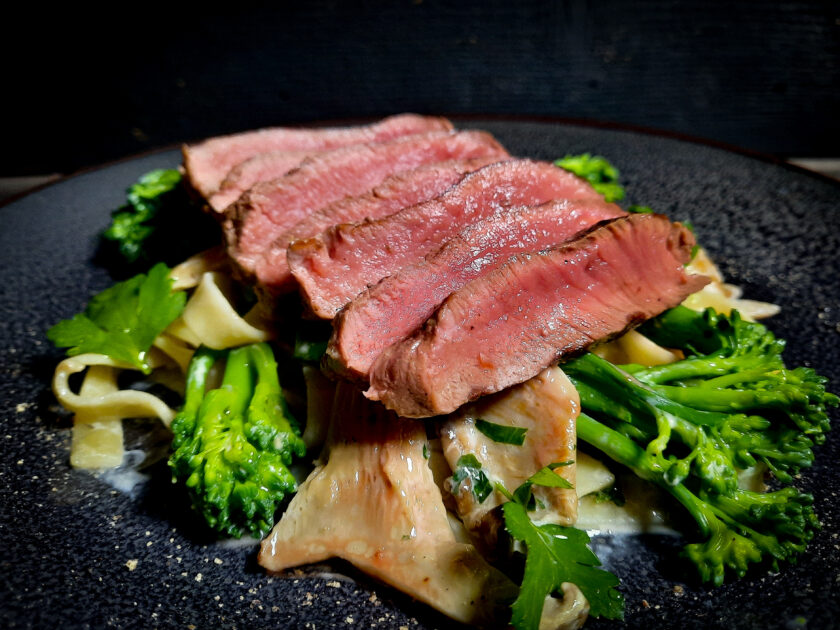 Gegrilde zebrabiefstuk met tagliatelle recept | BBQuality