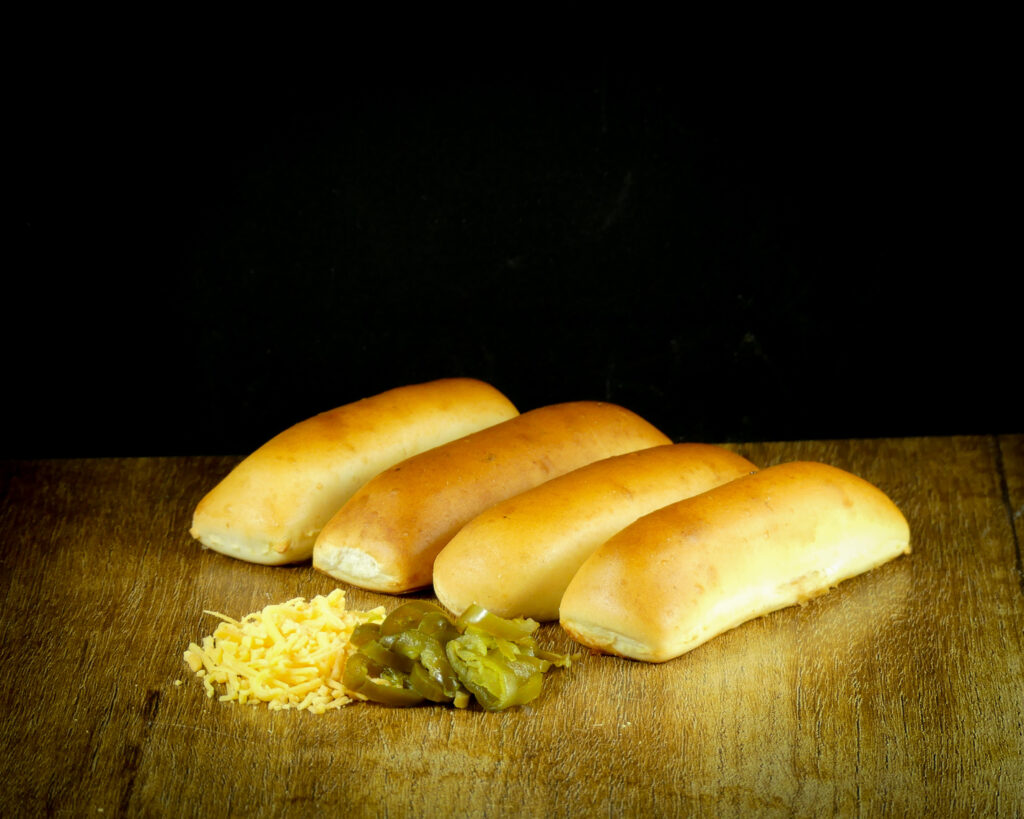 Jalapeño cheddar worstenbrood
