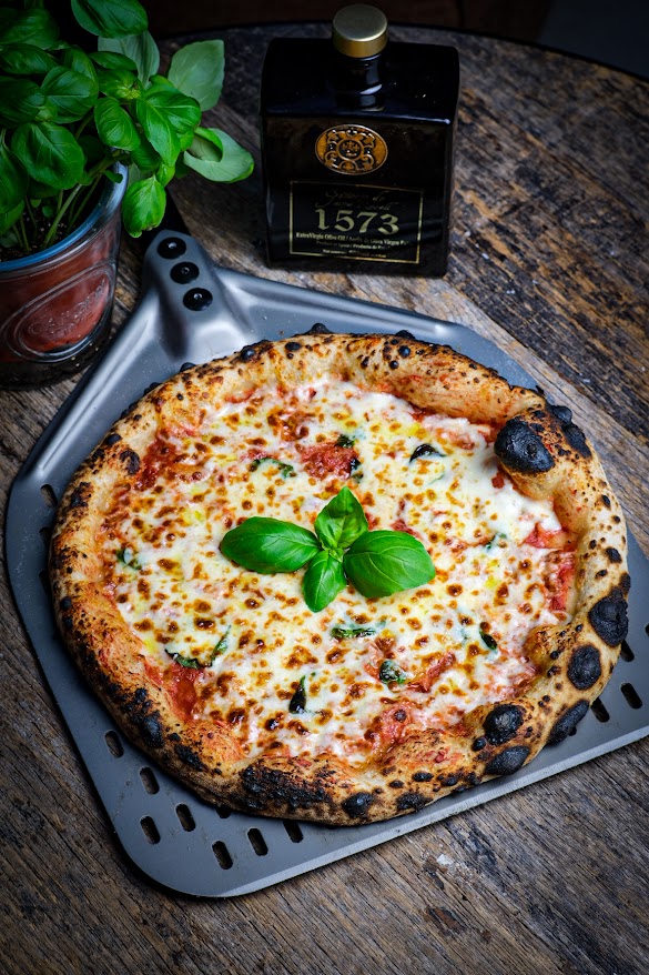 Pizza Margherita recept | Maikel | BBQuality