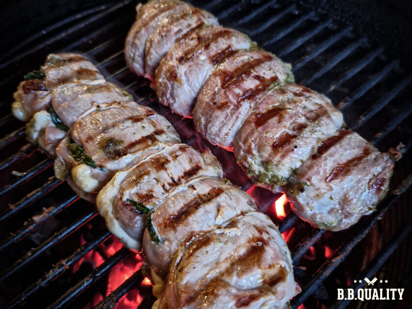 Italiaanse Gevulde Varkenshaas van de BBQ | Varkenshaas | Parmaham | Mozzarella | Basilicum | Zongedroogde tomaatjes | Pesto | BBQuality