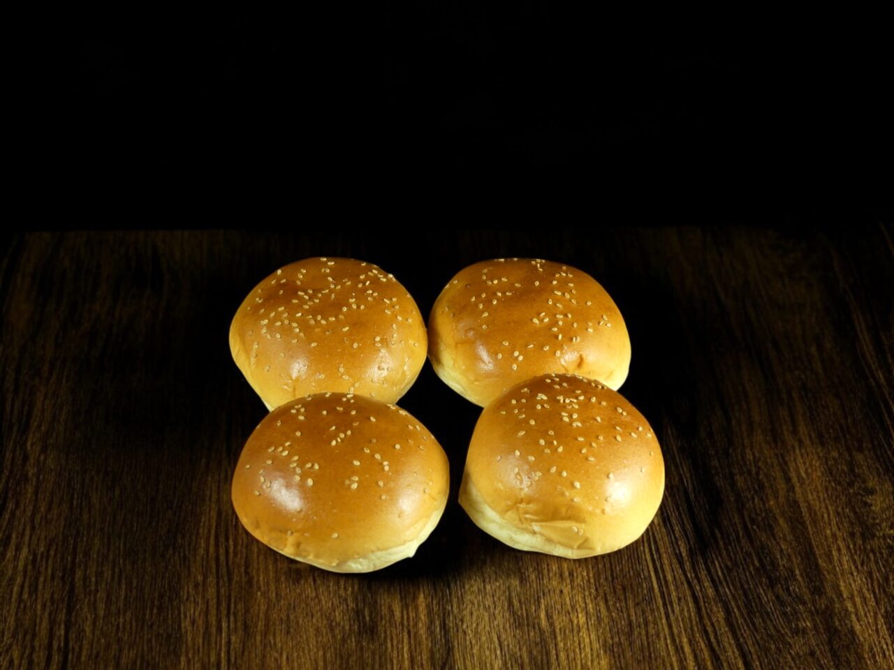 Brioche hamburgerbroodjes met sesam