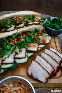 Broodje bah mi met varkensbuik recept | Varkensbuik | Pork belly | Fucking rub | Rookhout amandel | Maikelsbbq | BBQuality