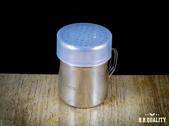 Rub_shaker_roestvrij_staal_voor_gelijkmatig_doseren_van_rubs_van_Grill_Fanatics_bij_BBQuality