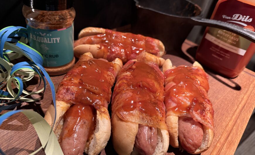 Curry dog recept | Van Dils Curryworstsaus | Curryworst | Ontbijtspek | BBQuality The Exotic Rub | Kenneth | Chefs_BBQ_Table | BBQuality