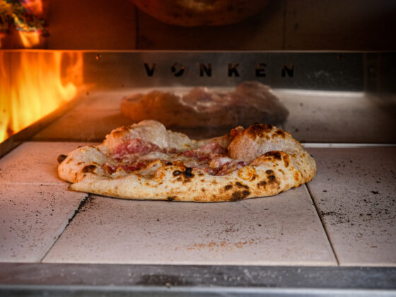 Pizza carbonara recept | Geraspte percorino romano | Fior di latte | Pancetta | Pizzabollen | Vonken Oven | Semola | MaikelsBBQ | BBQuality