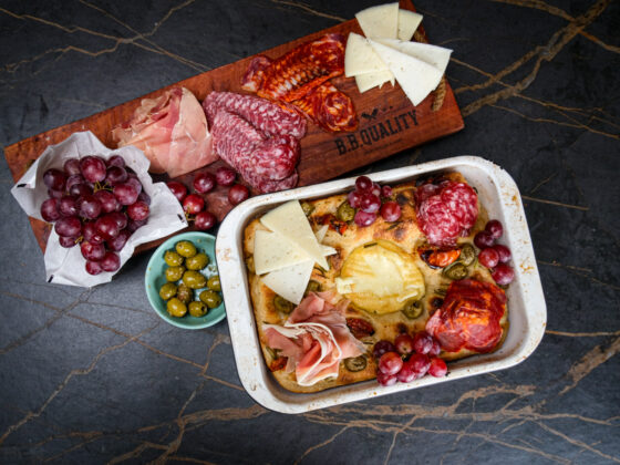 Italiaanse focaccia recept | Iberico salchichón worst | Ibérico chorizo worst | Serranoham | Paulo's Pizzamaand | Vonken Oven | MaikelsBBQ | BBQuality