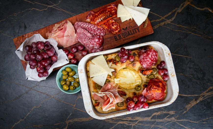 Italiaanse focaccia recept | Iberico salchichón worst | Ibérico chorizo worst | Serranoham | Paulo's Pizzamaand | Vonken Oven | MaikelsBBQ | BBQuality