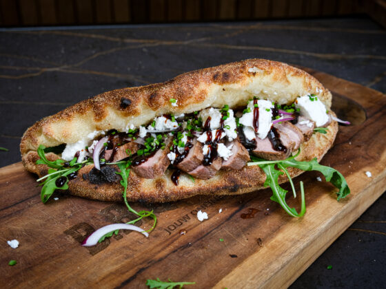 Pizzasandwich met eendenborst recept | Pizzabollen | Eendenborstfilet | BBQuality SPG rub | Semola | Paulo's Pizza maand | Vonken Oven | Pizza magazine | Maikels BBQ | BBQuality