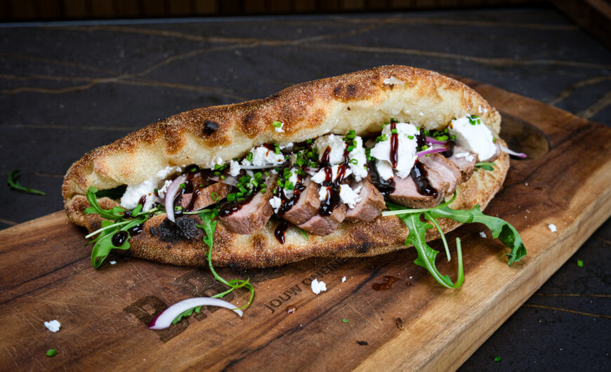Pizzasandwich met eendenborst recept | Pizzabollen | Eendenborstfilet | BBQuality SPG rub | Semola | Paulo's Pizza maand | Vonken Oven | Pizza magazine | Maikels BBQ | BBQuality