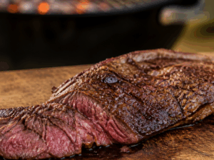 Perfect bereidde Angus Bavette Maanvlees La Finca afkomstig uit Uruguay. Perfecte rose van binnen en mooie kort van buiten.