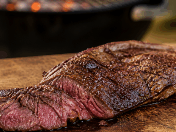 Perfect bereidde Angus Bavette Maanvlees La Finca afkomstig uit Uruguay. Perfecte rose van binnen en mooie kort van buiten.