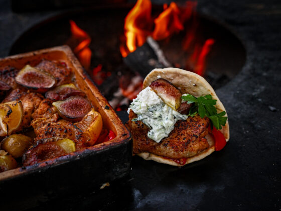 Griekse kip met vijgen uit de kolen recept | Kipdijfilet met vel | Kippendijfilet | Noskos The Greek Rub | MaikelsBBQ | BBQuality