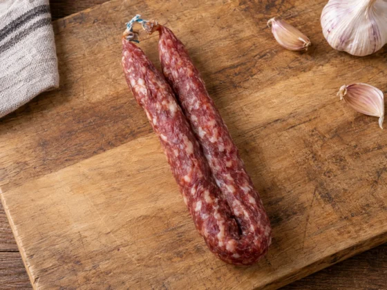 Hele droge metworst knoflook van Dreug