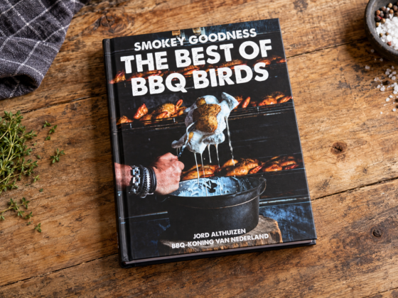 Hardcover kookboek The Best of BBQ Birds van Smokey Goodness met Jord Althuizen op de omslag